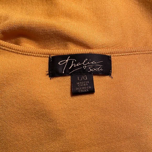 Cold-shoulder tunic/sweater - Picture 5 of 6